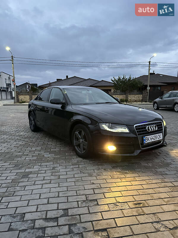 Седан Audi A4 2011 в 