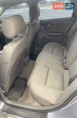 Седан Audi A4 2004 в 