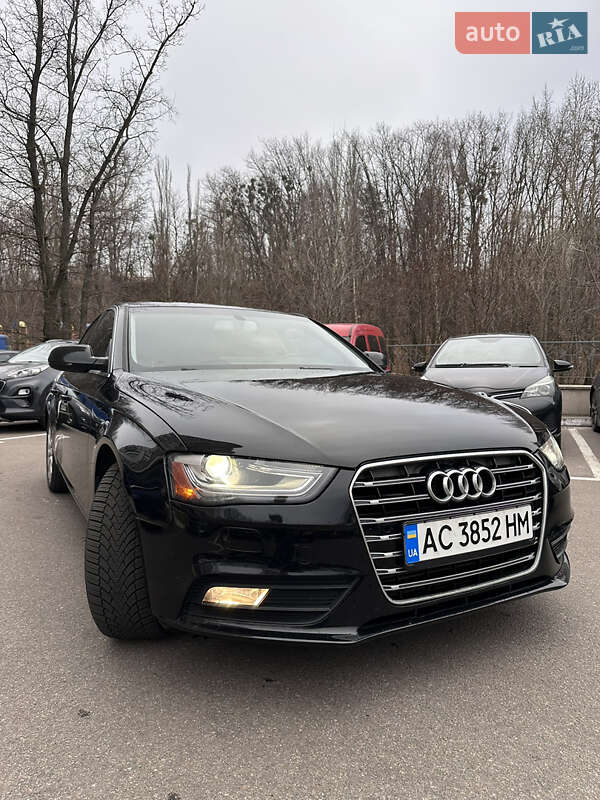 Седан Audi A4 2013 в Шацке