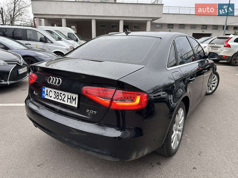 Седан Audi A4 2013 в Шацке
