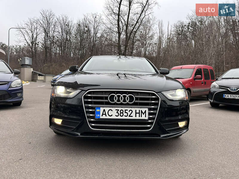 Седан Audi A4 2013 в Шацке