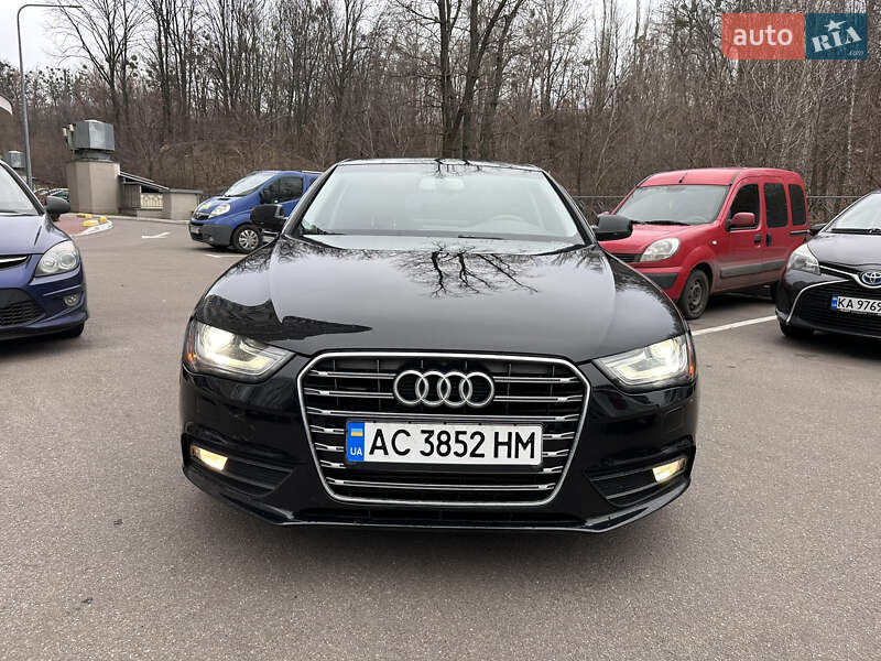 Седан Audi A4 2013 в Шацке
