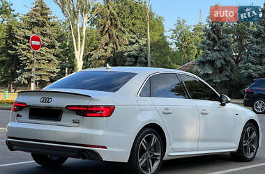 Седан Audi A4 2017 в 