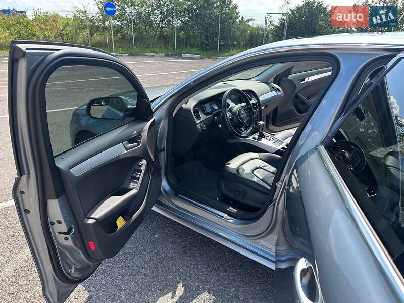 Седан Audi A4 2010 в Ровно