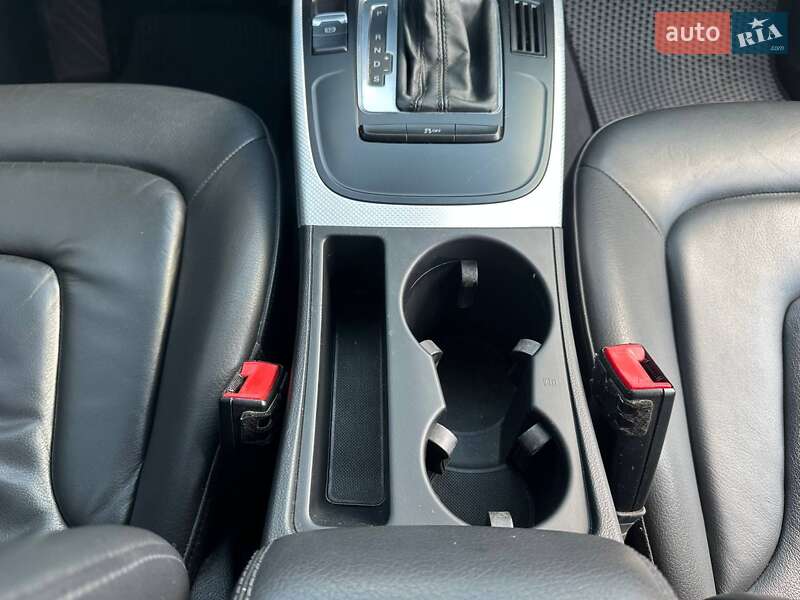 Седан Audi A4 2010 в Ровно