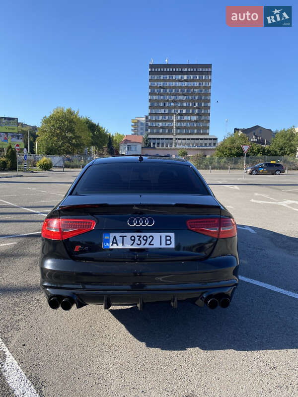 Седан Audi A4 2015 в Івано-Франківську