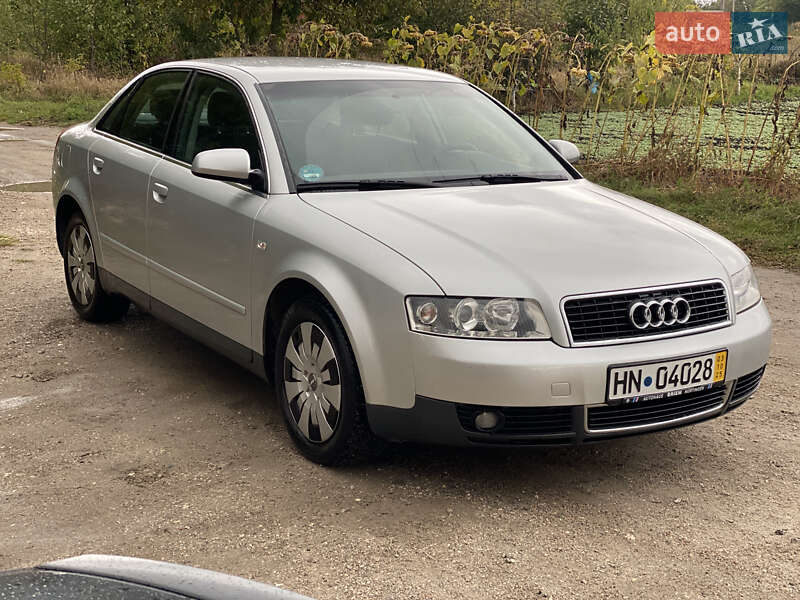 Седан Audi A4 2001 в 