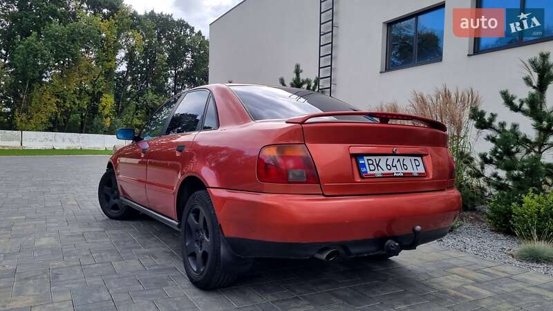 Седан Audi A4 1996 в Луцке