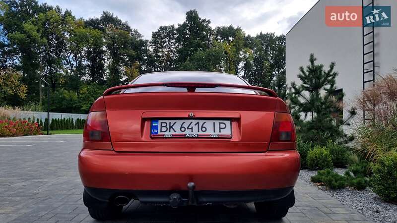 Седан Audi A4 1996 в Луцке