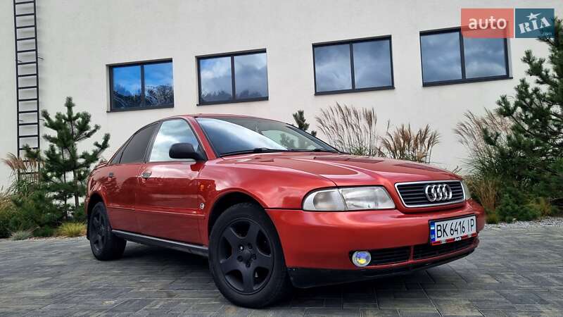Седан Audi A4 1996 в Луцке