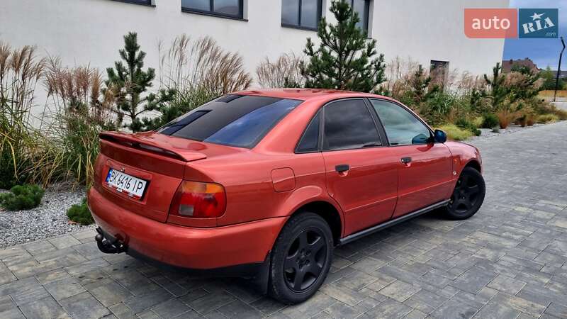 Седан Audi A4 1996 в Луцке