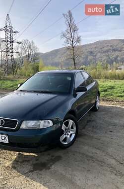 Седан Audi A4 1995 в Косове