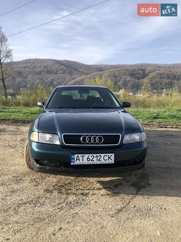 Седан Audi A4 1995 в Косове