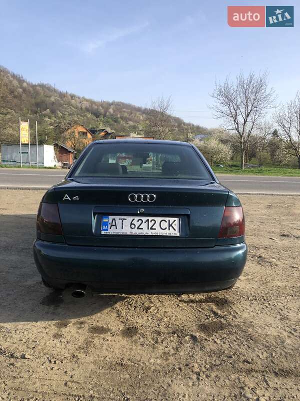Седан Audi A4 1995 в Косове