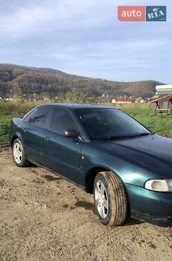 Седан Audi A4 1995 в Косове