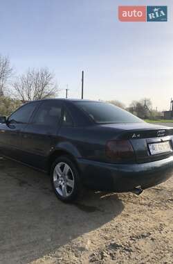 Седан Audi A4 1995 в Косове