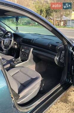 Седан Audi A4 1995 в Косове