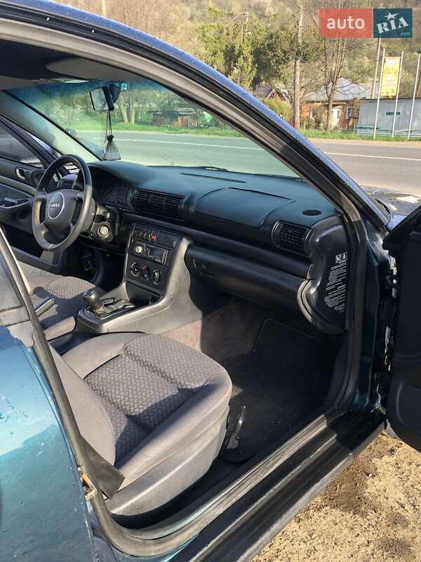 Седан Audi A4 1995 в Косове
