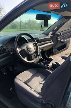 Седан Audi A4 1995 в Косове