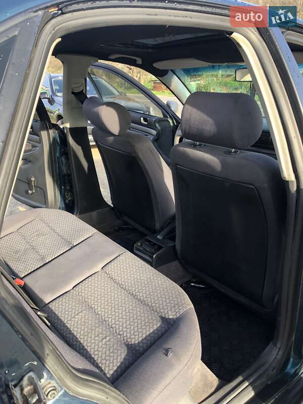 Седан Audi A4 1995 в Косове
