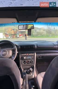 Седан Audi A4 1995 в Косове