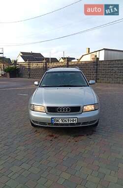 Универсал Audi A4 1997 в Владимирце
