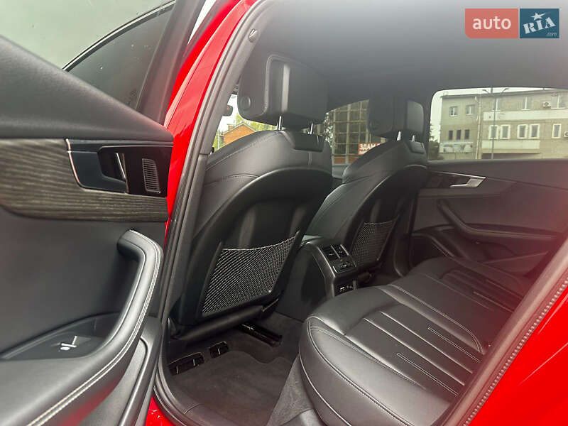 Седан Audi A4 2023 в Яворове
