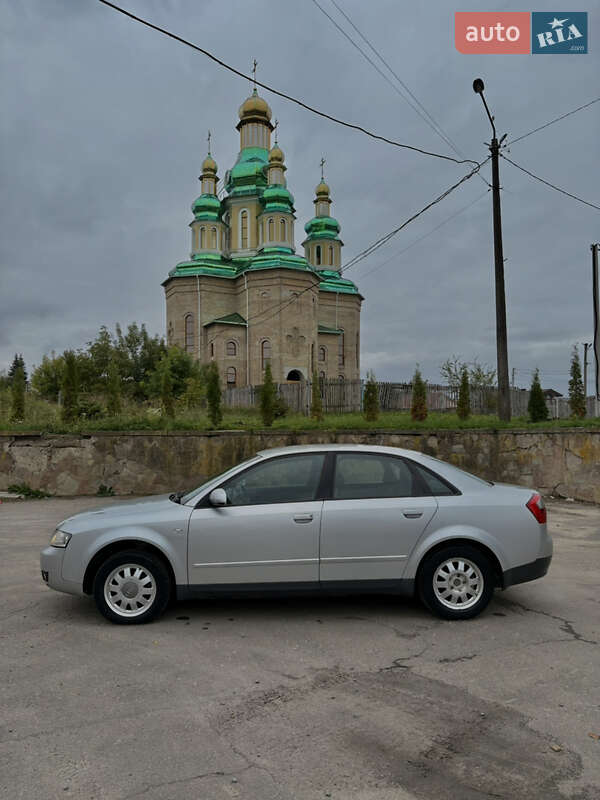 Седан Audi A4 2003 в Заре