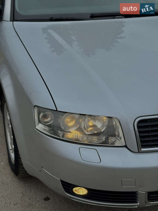 Седан Audi A4 2003 в Заре