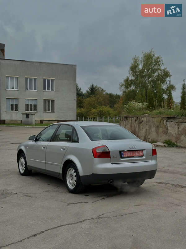 Седан Audi A4 2003 в Заре