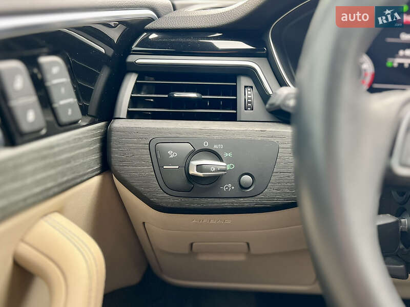 Седан Audi A4 2022 в Киеве