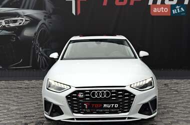 Седан Audi A4 2021 в 