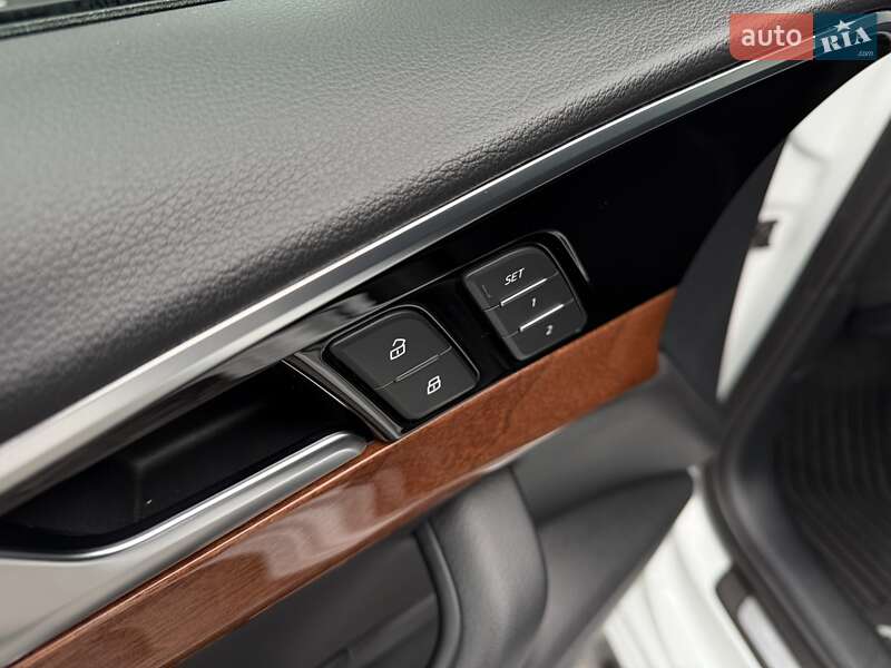 Седан Audi A4 2021 в Львові