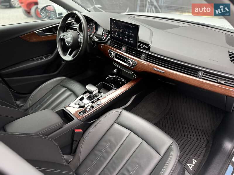 Седан Audi A4 2021 в Львові