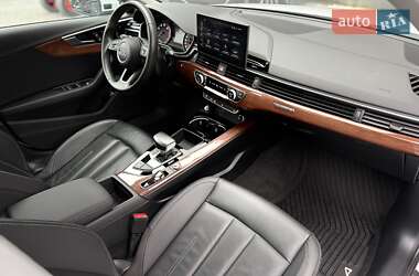 Седан Audi A4 2021 в 