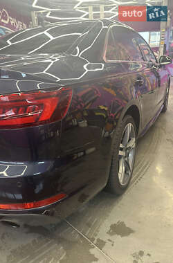 Седан Audi A4 2017 в 