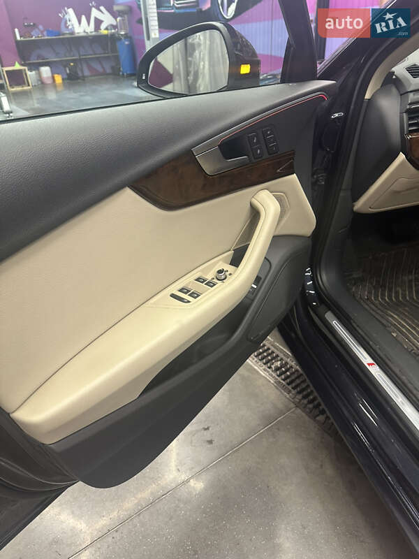 Седан Audi A4 2017 в Киеве