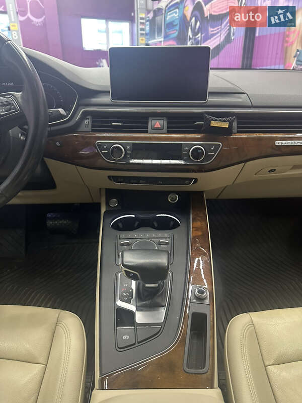Седан Audi A4 2017 в Киеве