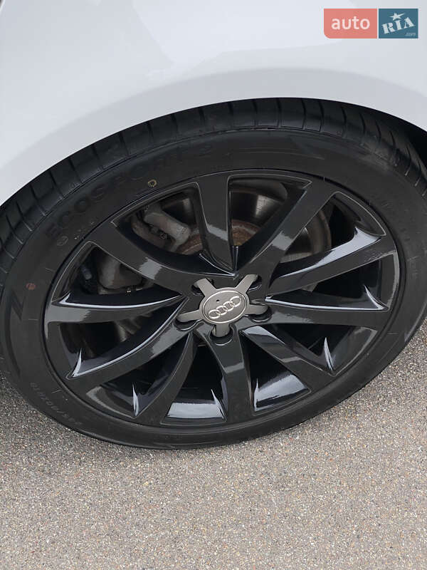 Седан Audi A4 2013 в Києві