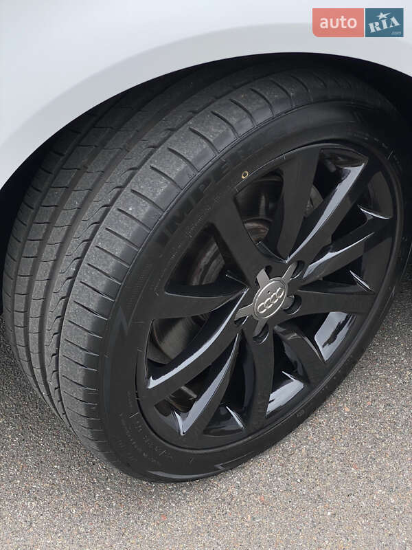 Седан Audi A4 2013 в Києві