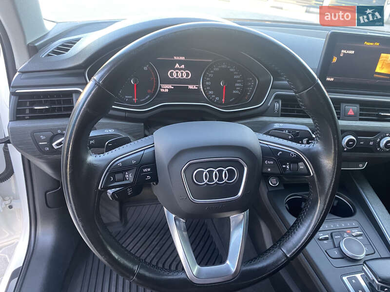 Седан Audi A4 2016 в Львове