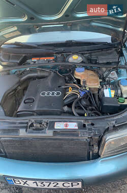 Седан Audi A4 1998 в 
