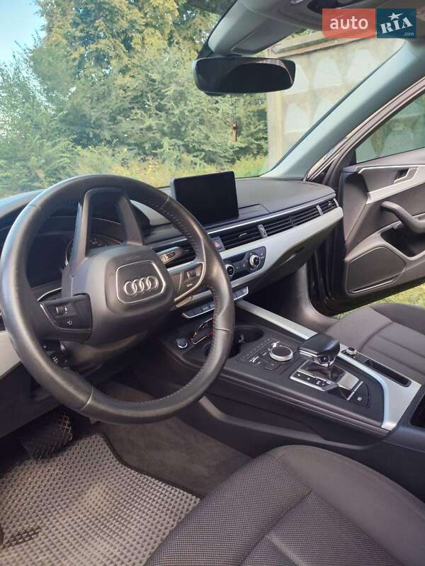 Седан Audi A4 2018 в Буче