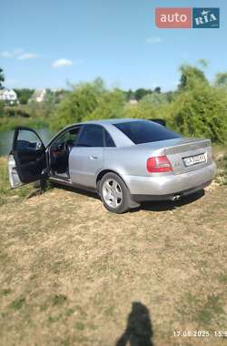 Седан Audi A4 2000 в 