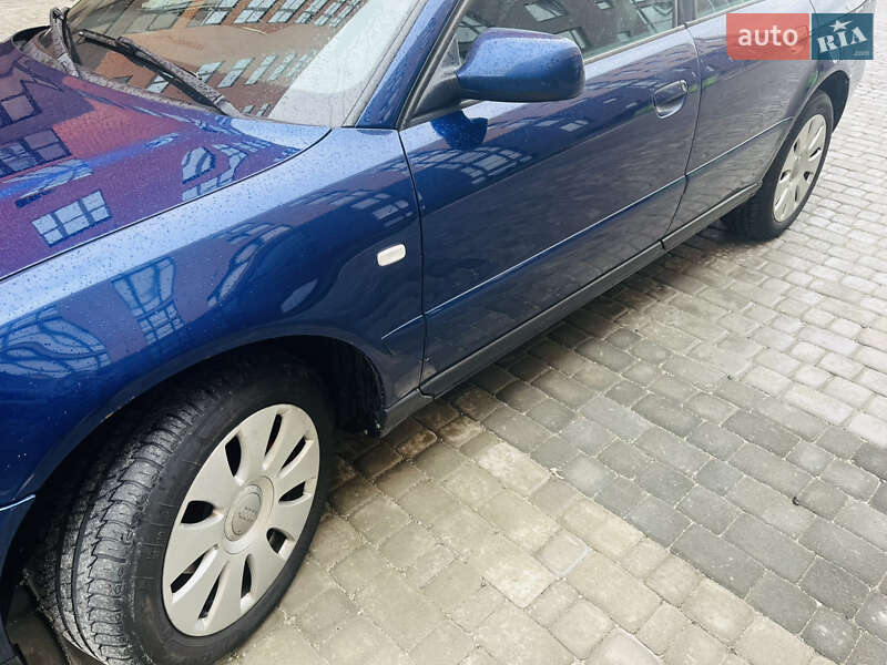 Универсал Audi A4 1999 в Нетешине