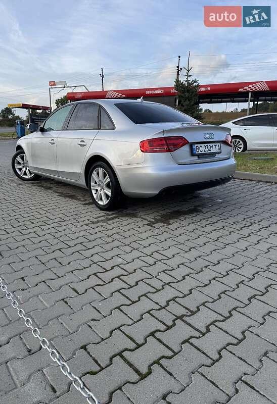 Седан Audi A4 2010 в Львове