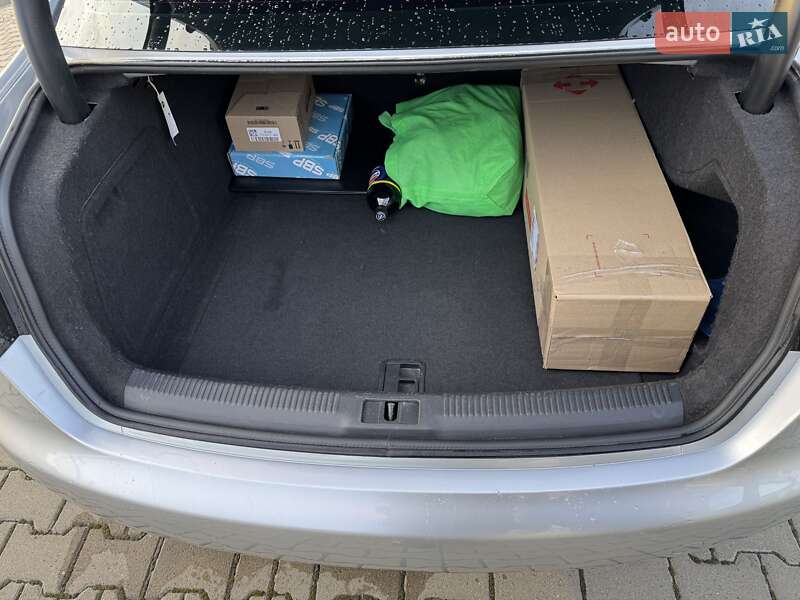 Седан Audi A4 2010 в Львове