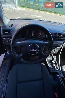 Седан Audi A4 2001 в 