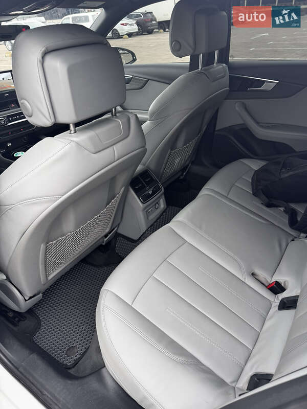 Седан Audi A4 2022 в Житомире