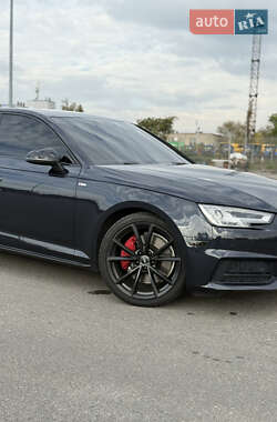 Седан Audi A4 2018 в 